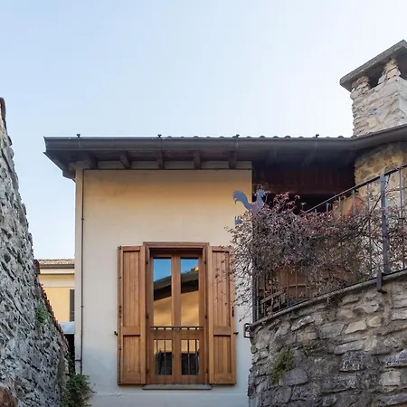 Blue Attic - Historical Como City Center By Rent All Como Exterior photo