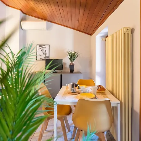 Blue Attic - Historical Como City Center By Rent All Como Exterior photo